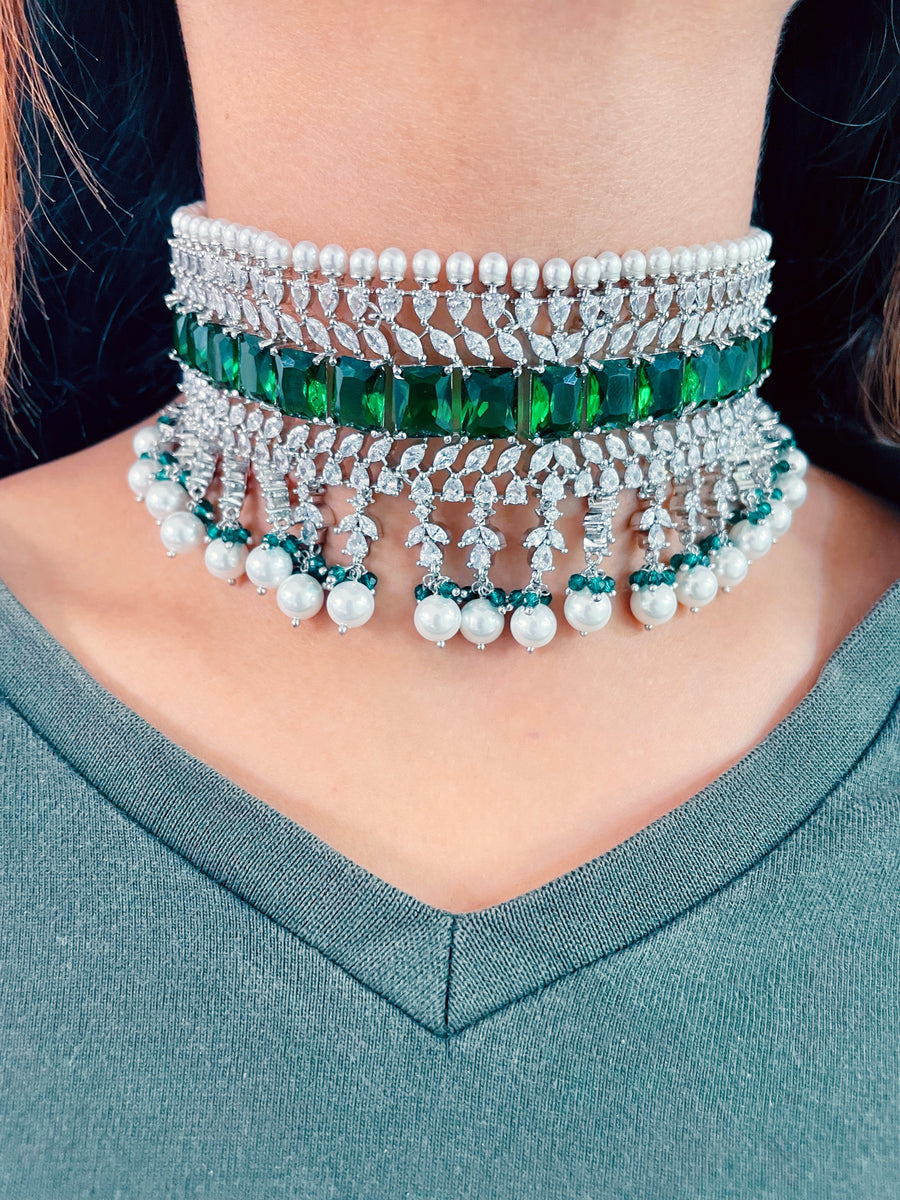 Diamant Emerald Set (Earrings & Necklace)
