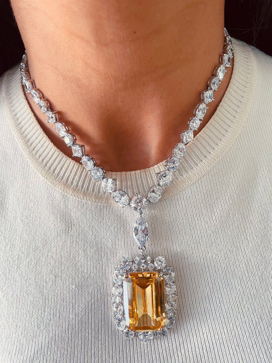 طقم دافوديل سيترين (اقراط وقلادة)