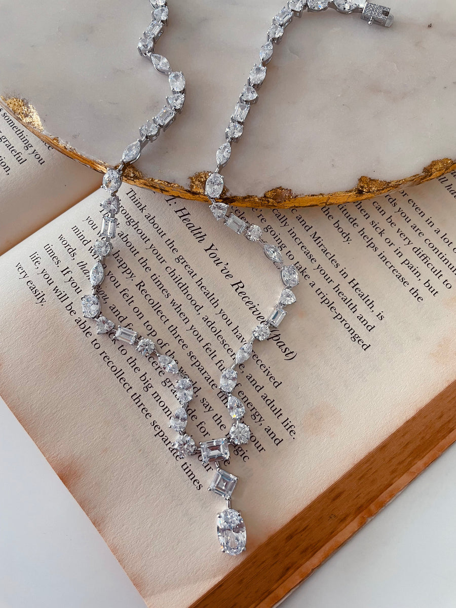 طقم نويل زمرد (اقراط وقلادة)