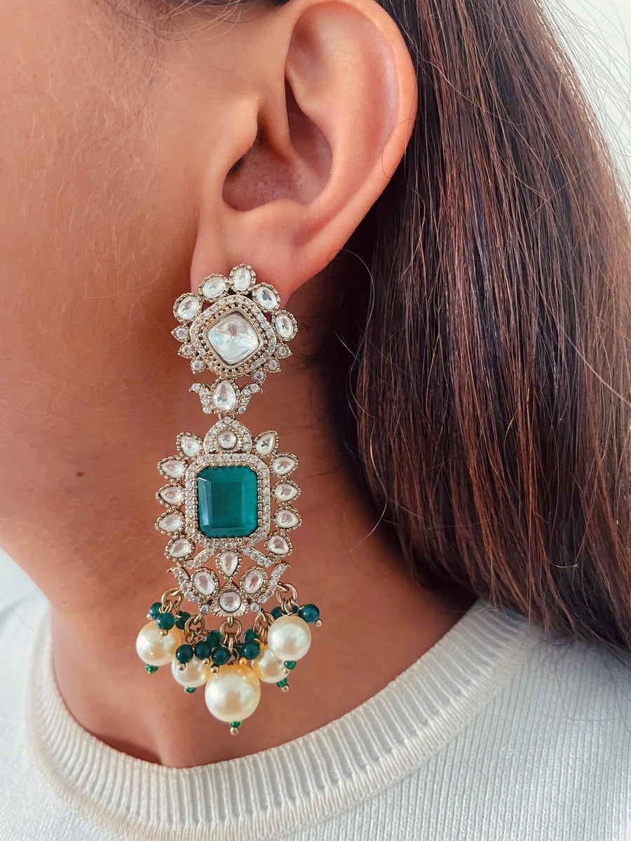 Rudra Royal Heritage Emerald Moissanite Polki Kundan Choker Necklace Set ( Necklace & Earrings )