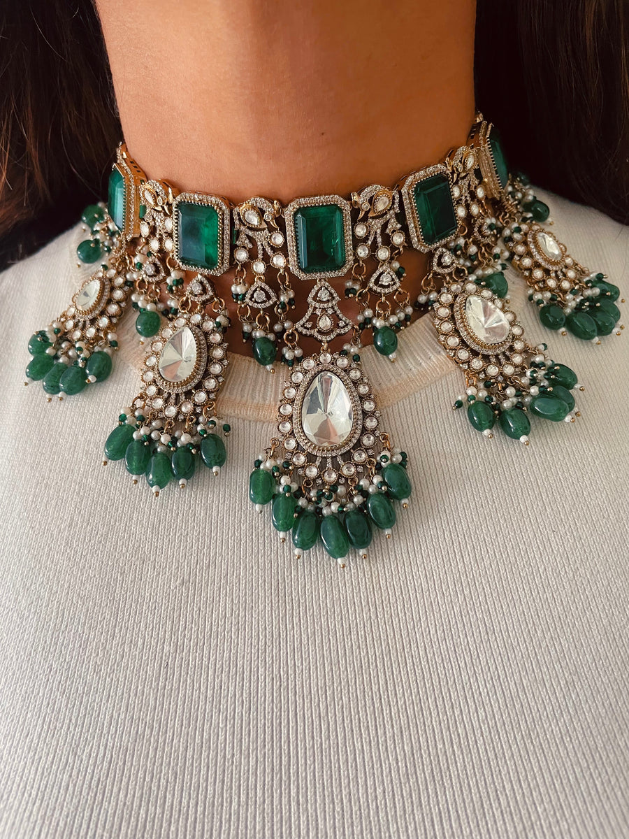 Maharani Emerald Royal Hertiage Moissanite Polki Kundan Choker Necklace Set ( Necklace & Earrings )