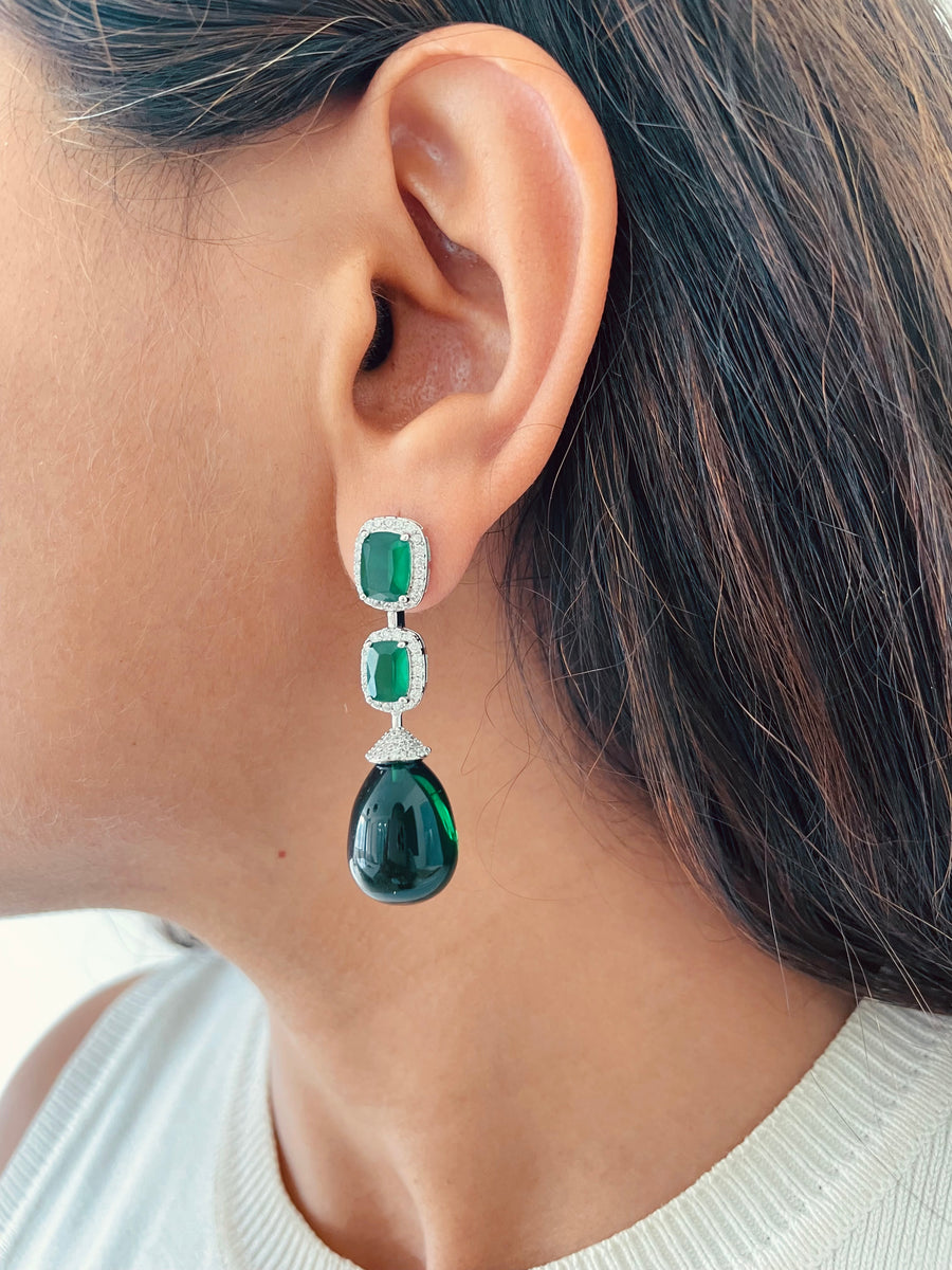 Emerald Cushion gesneden met zirkoondetails en grote smaragdstenen ketting (ketting en oorbellen)