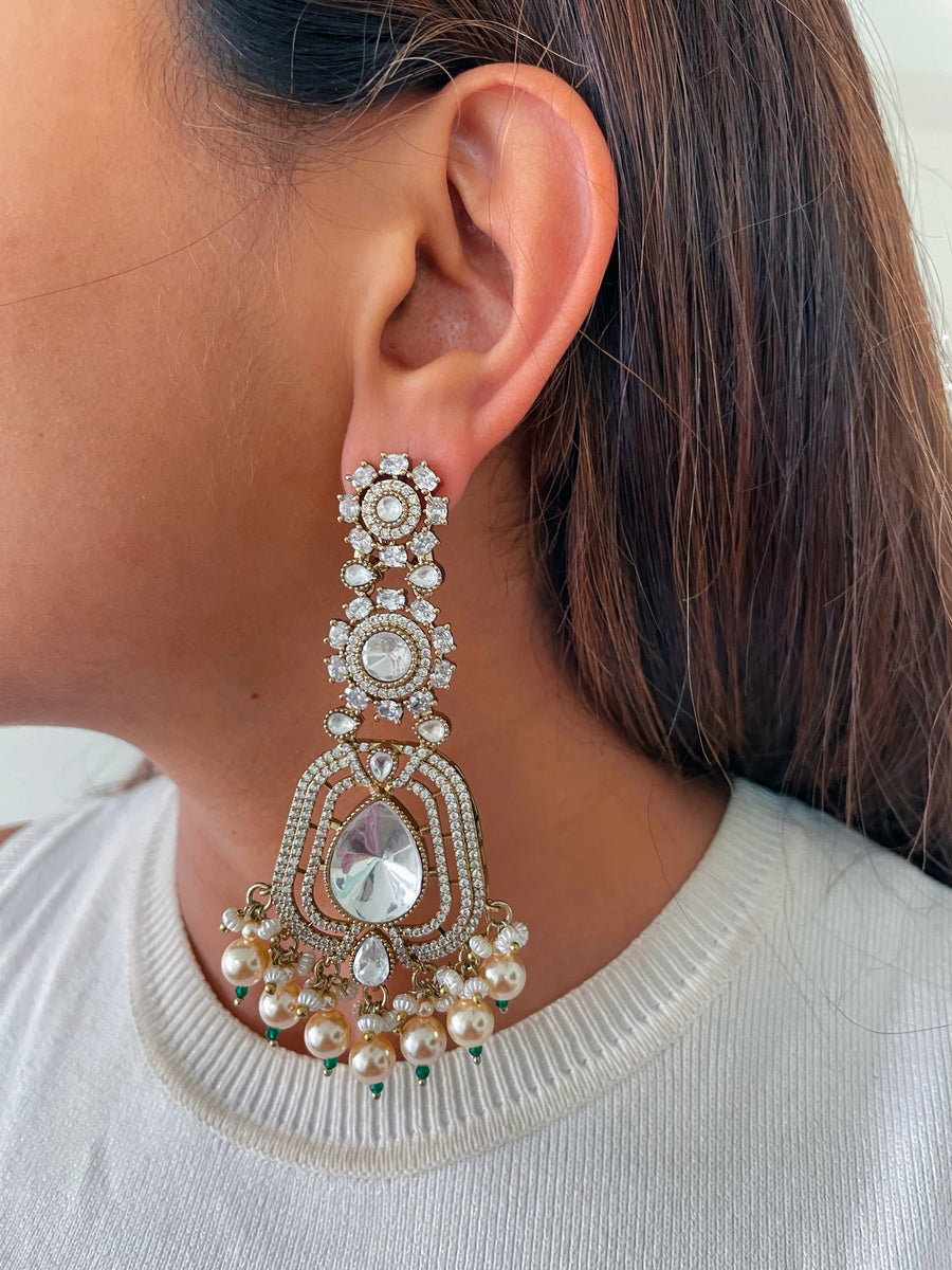 Kriti Sheeshmahal Motiya Rajkumari Imperial Courtly Choker Necklace Set (Necklace & Earrings)