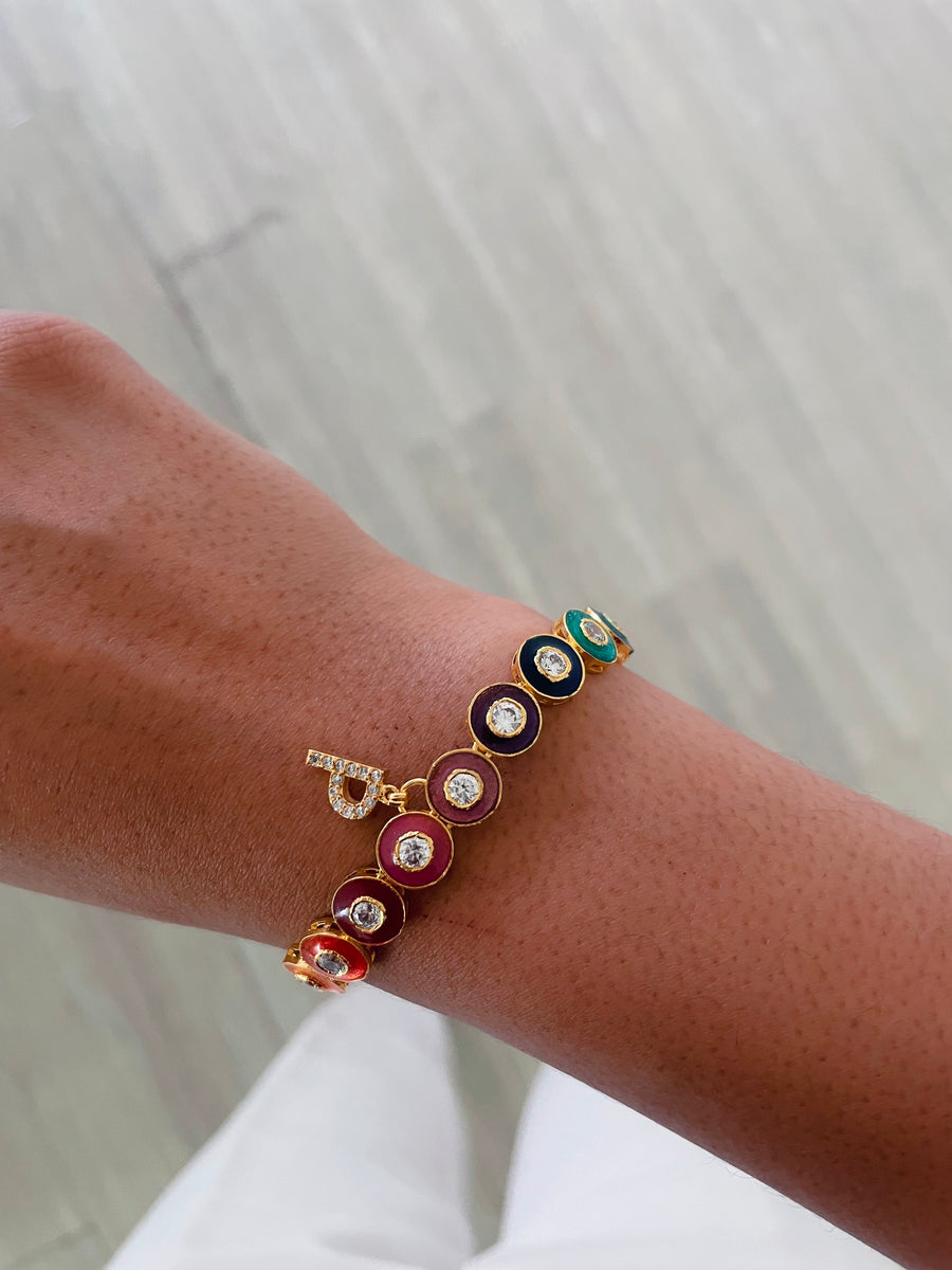 سوار حرف واحد متعدد الألوان مخصصة