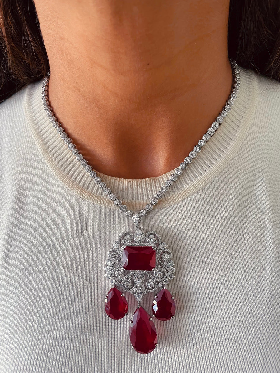 طقم دافوديل سيترين (اقراط وقلادة)