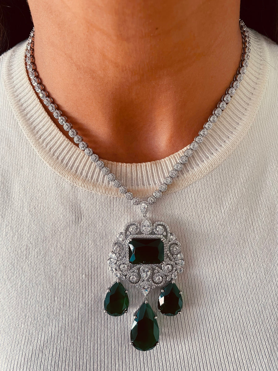 طقم دافوديل سيترين (اقراط وقلادة)