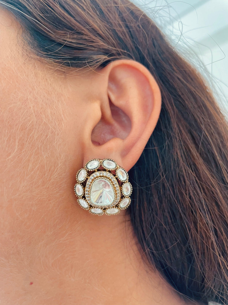 Center Polki with Polki Oval Detailing Kundan Studs