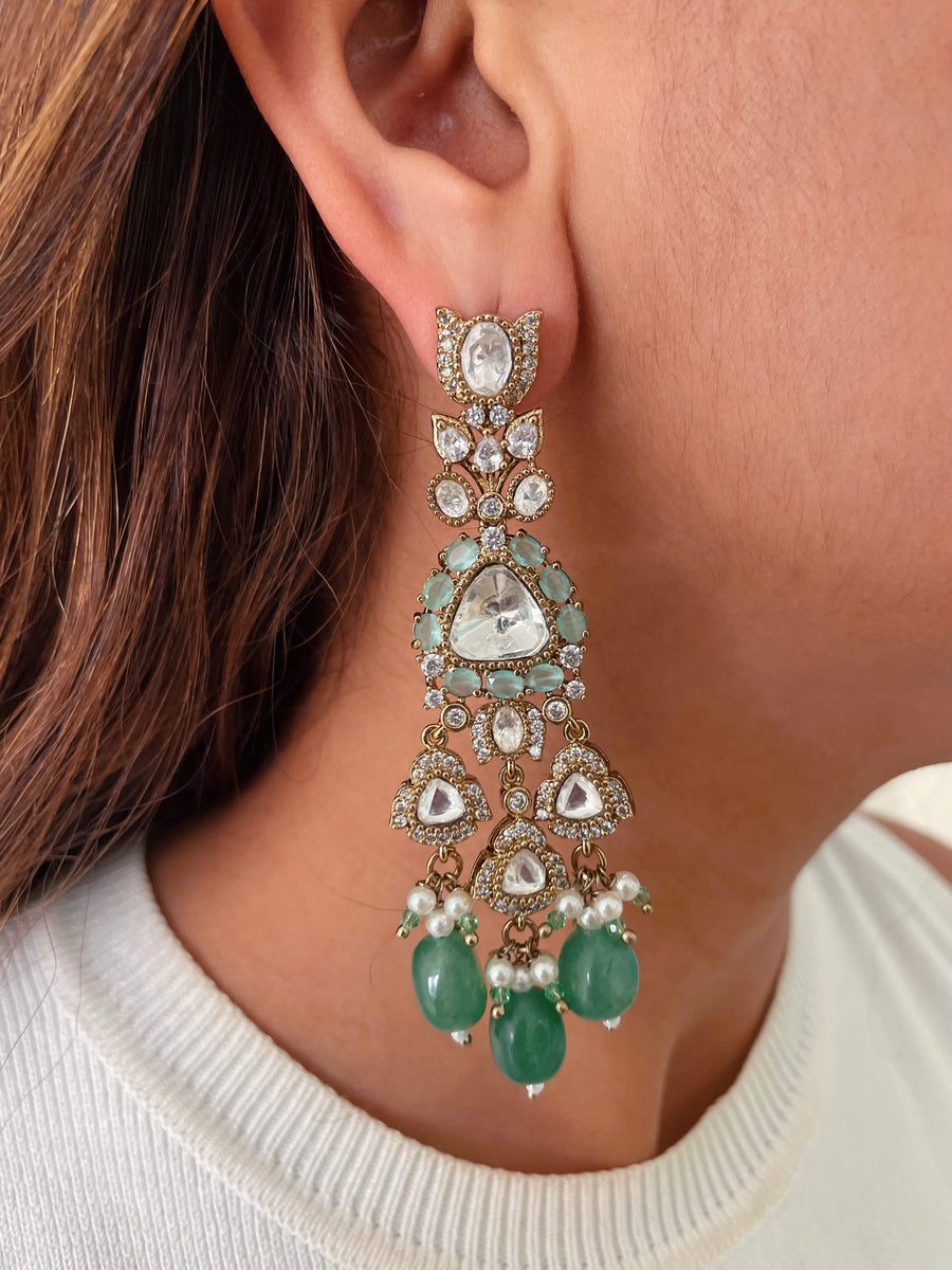 Green Kundan Pearl Drop Tringular Polki Emerald Necklace Set (Necklace, Earrings & Mang Tika)