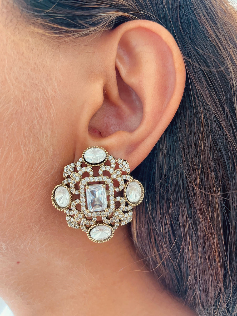 Center Diamond with Polki 4 Corners Statement Kundan Studs