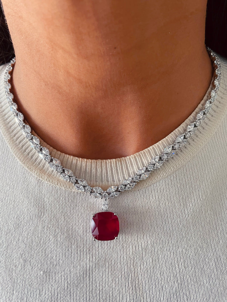 طقم دافوديل سيترين (اقراط وقلادة)