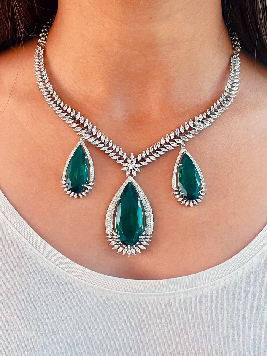 Adyant Emerald Set (Earrings & Necklace)