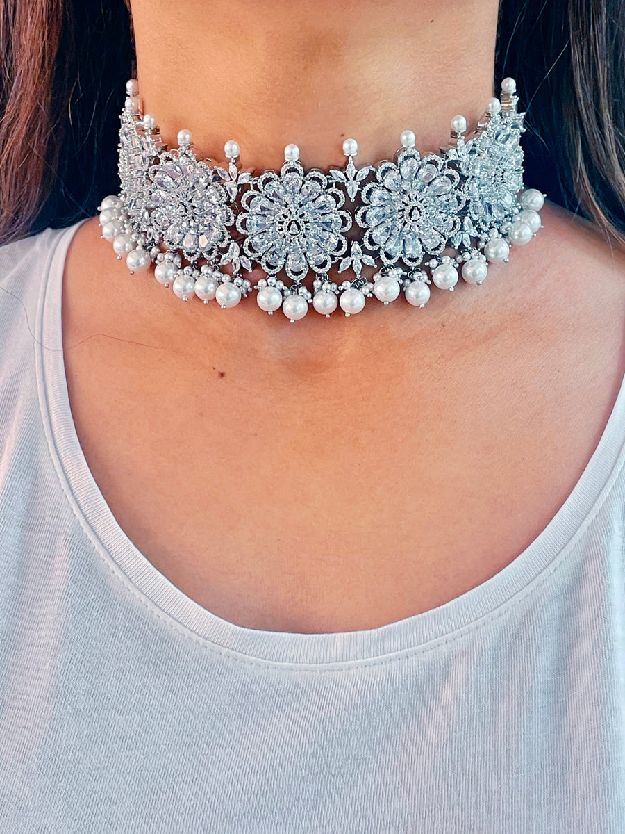 Pramuka White Diamond Set (Earrings & Necklace)