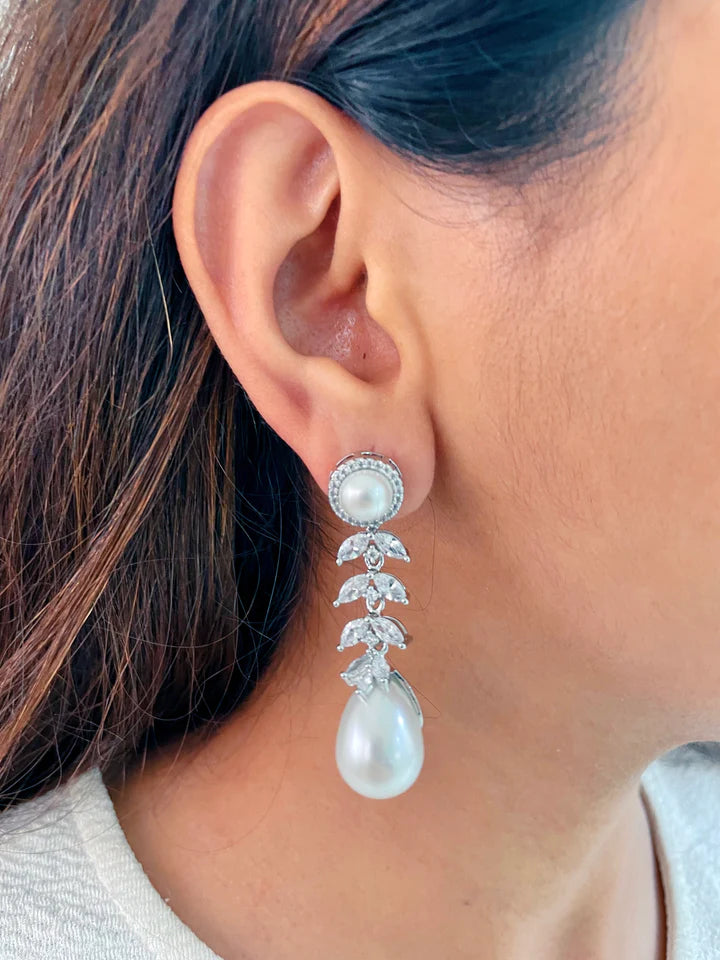 Ciara Pahal Drop Diamond Set (Earrings & Necklace)