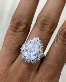 طقم نويل زمرد (اقراط وقلادة)