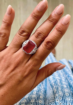 طقم دافوديل سيترين (اقراط وقلادة)